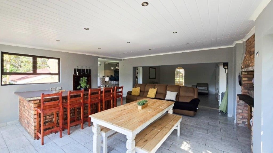 5 Bedroom Property for Sale in Beacon Bay North Eastern Cape